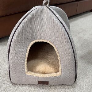Wind racing, Cozy Gray Pet Tent, NEW